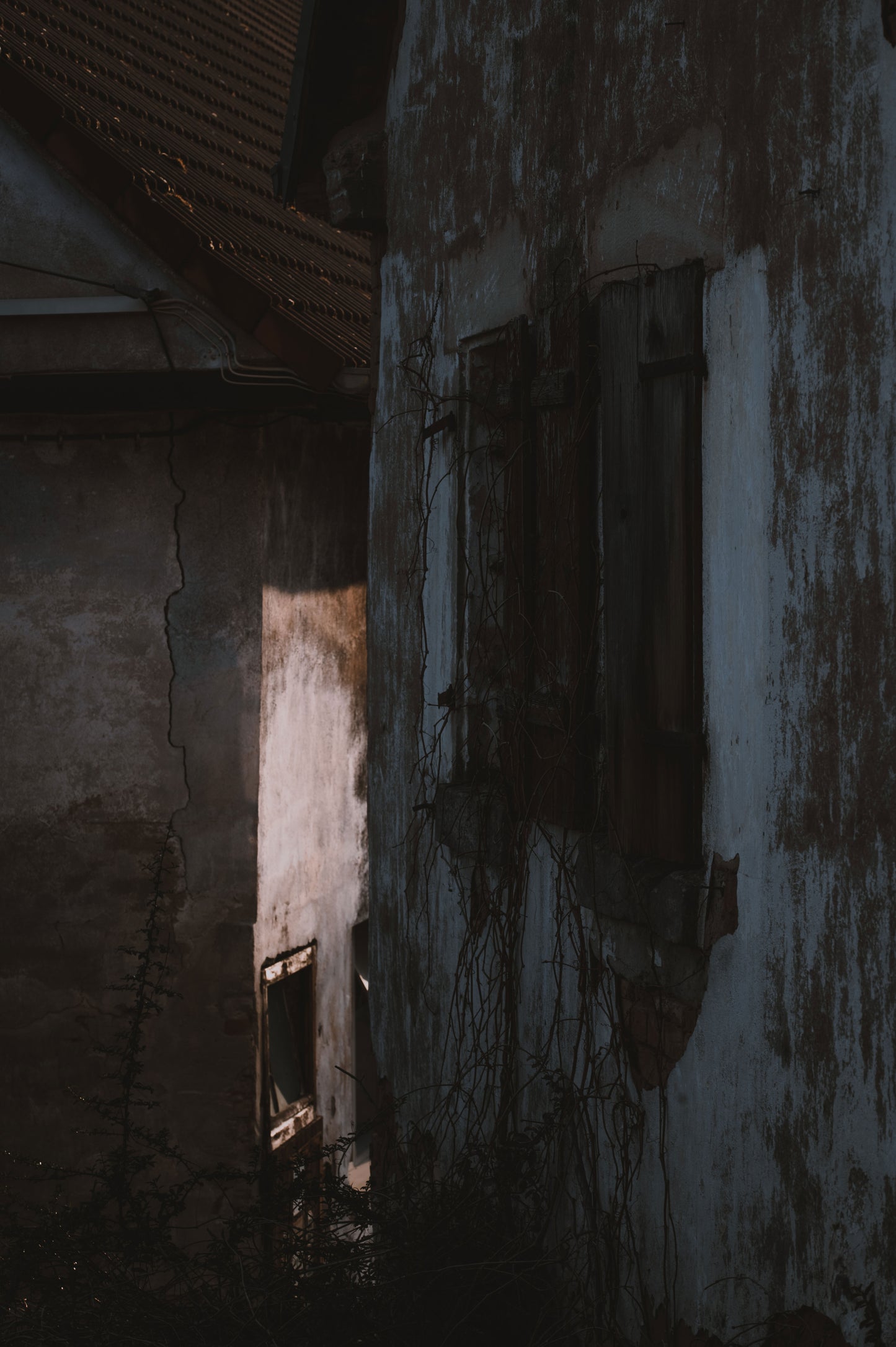 silence of broken facades